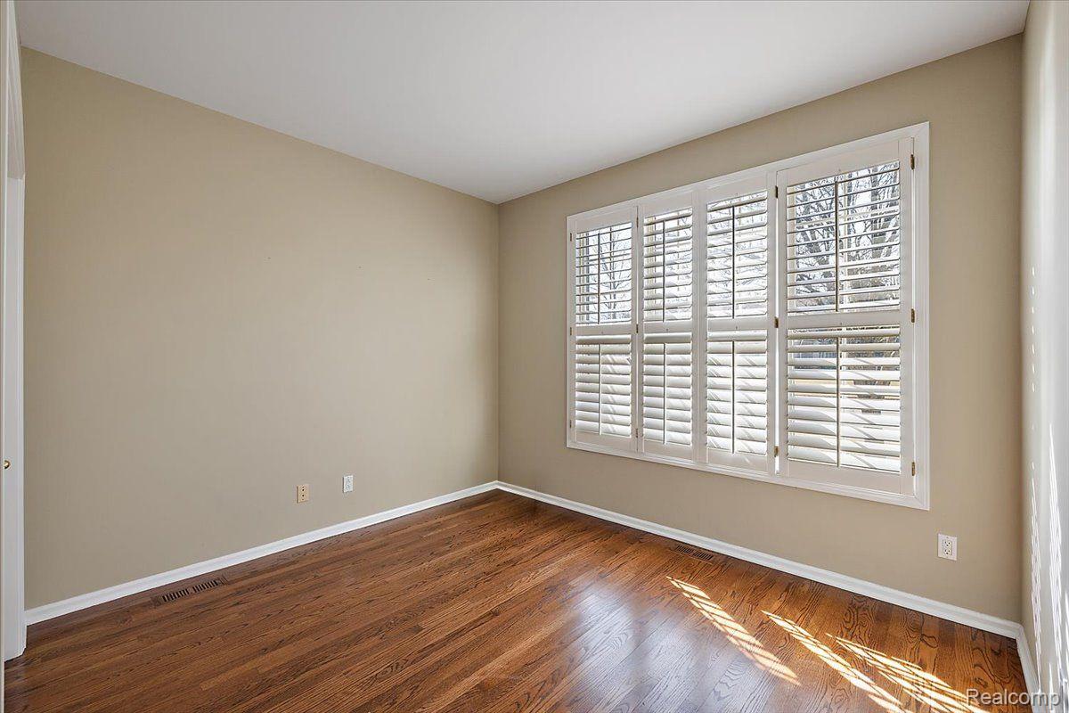1682 MAPLE CREEK