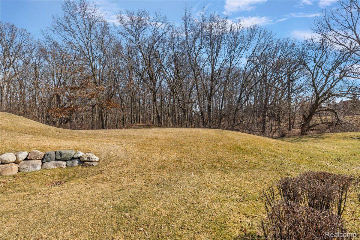 1682 MAPLE CREEK