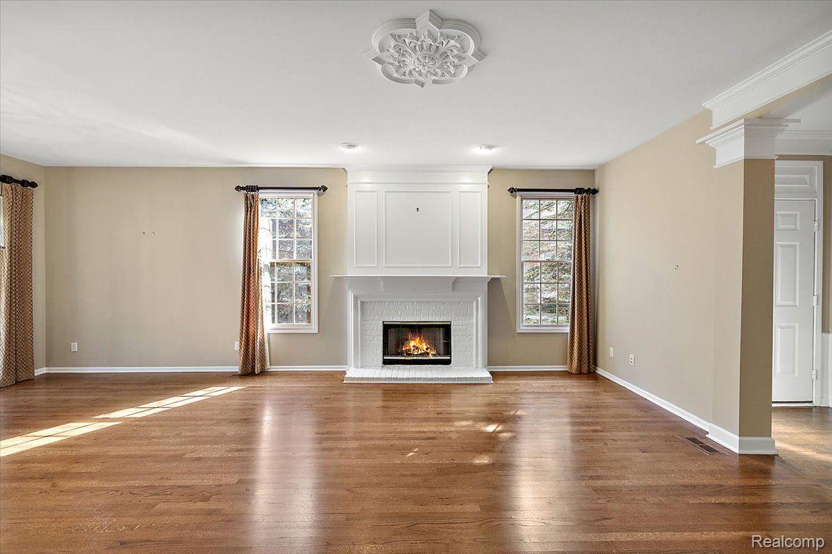 1682 MAPLE CREEK