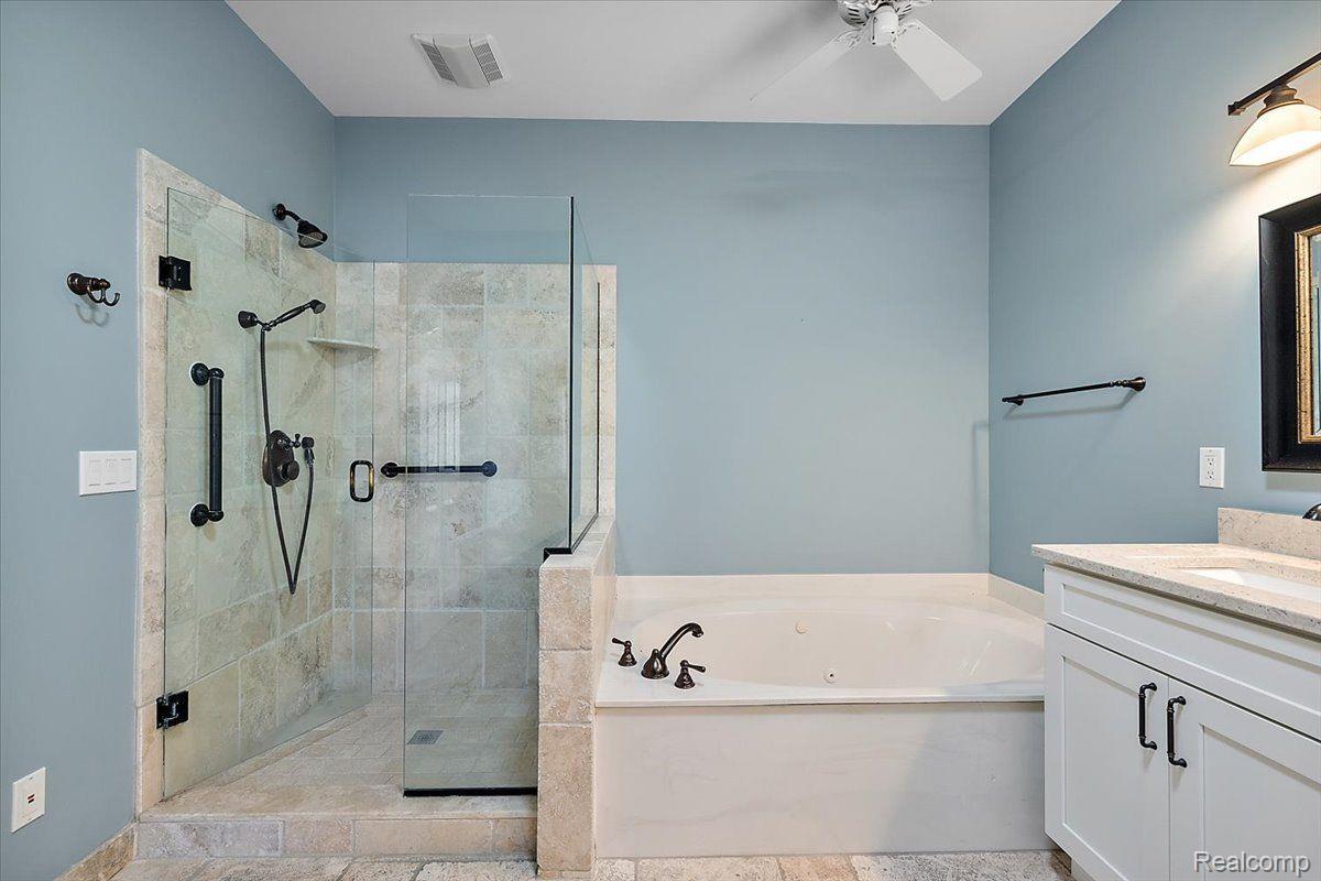 1682 MAPLE CREEK