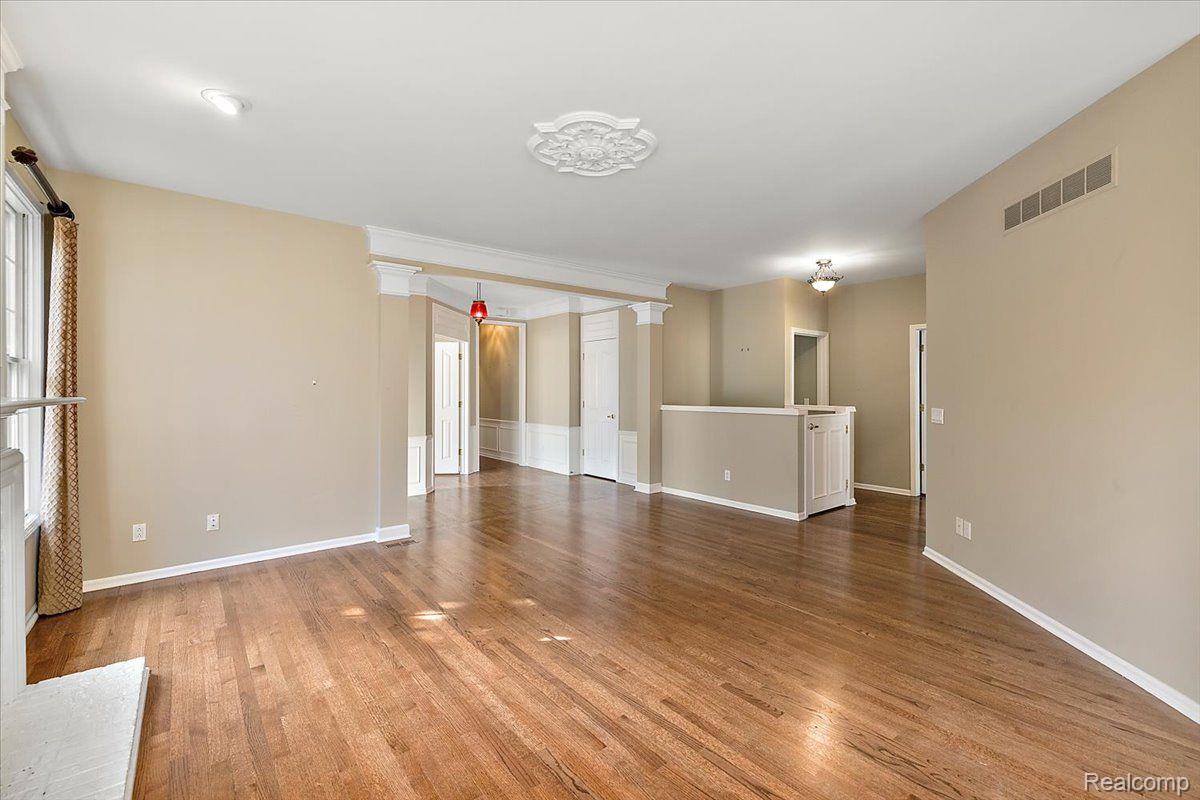 1682 MAPLE CREEK