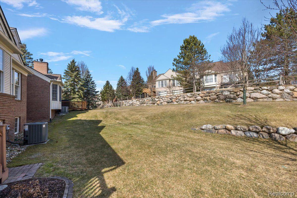 1682 MAPLE CREEK