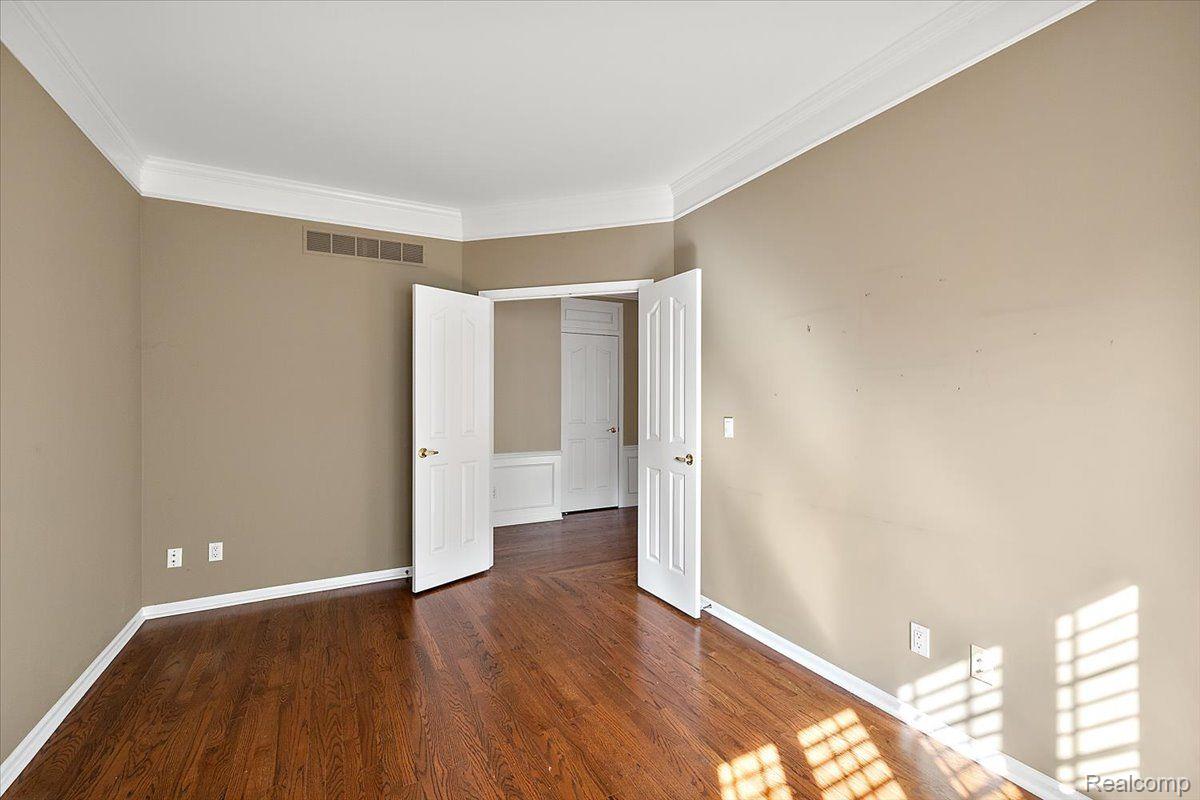 1682 MAPLE CREEK