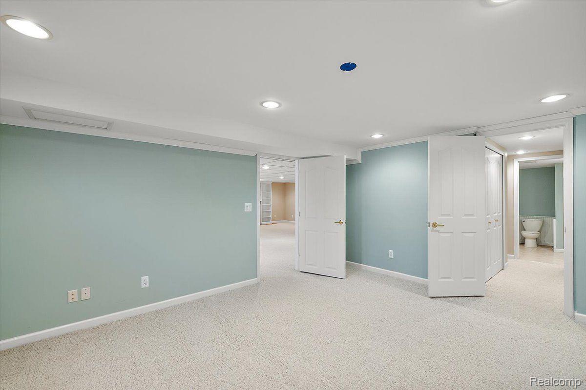 1682 MAPLE CREEK