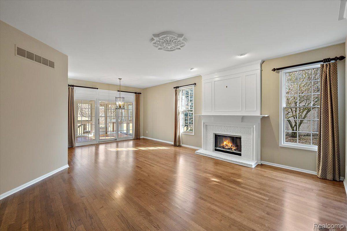 1682 MAPLE CREEK