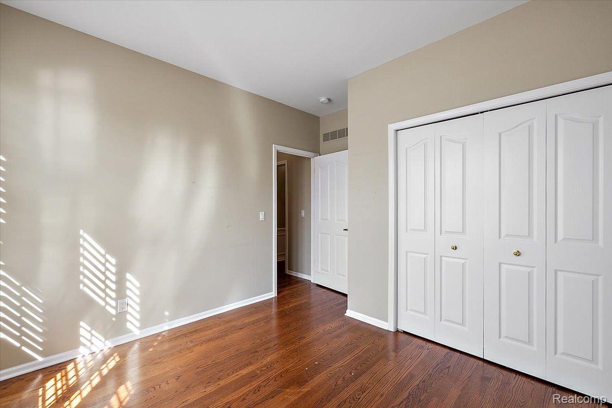 1682 MAPLE CREEK
