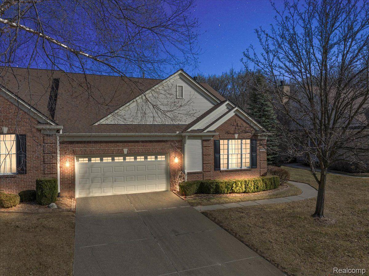 1682 MAPLE CREEK