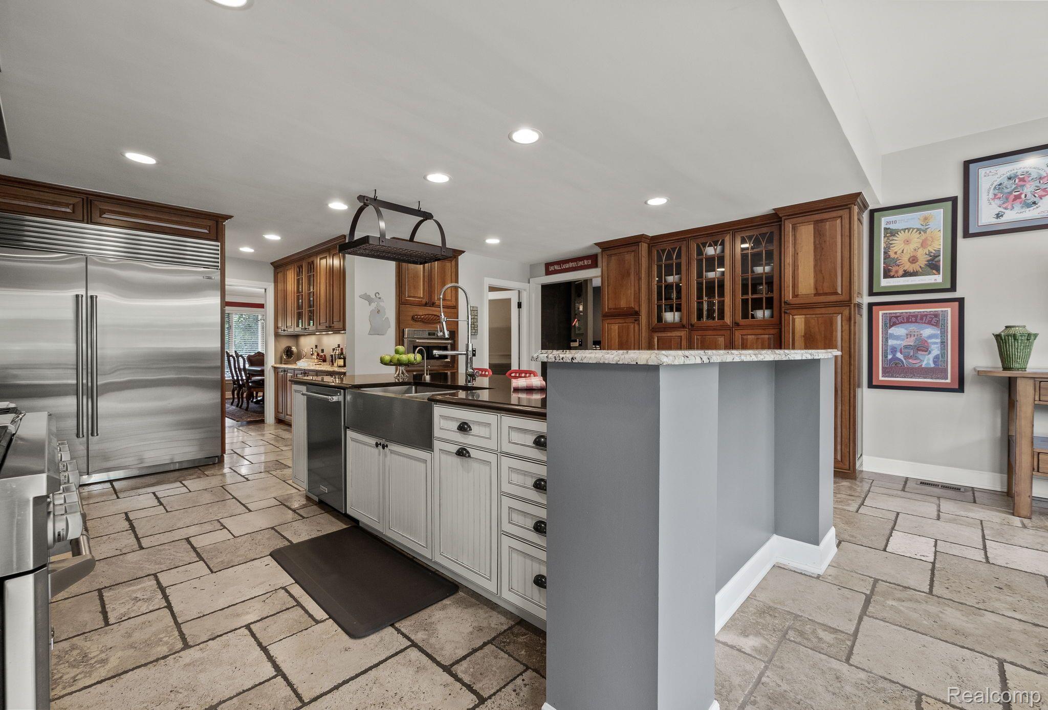 4906 CHARING CROSS Road