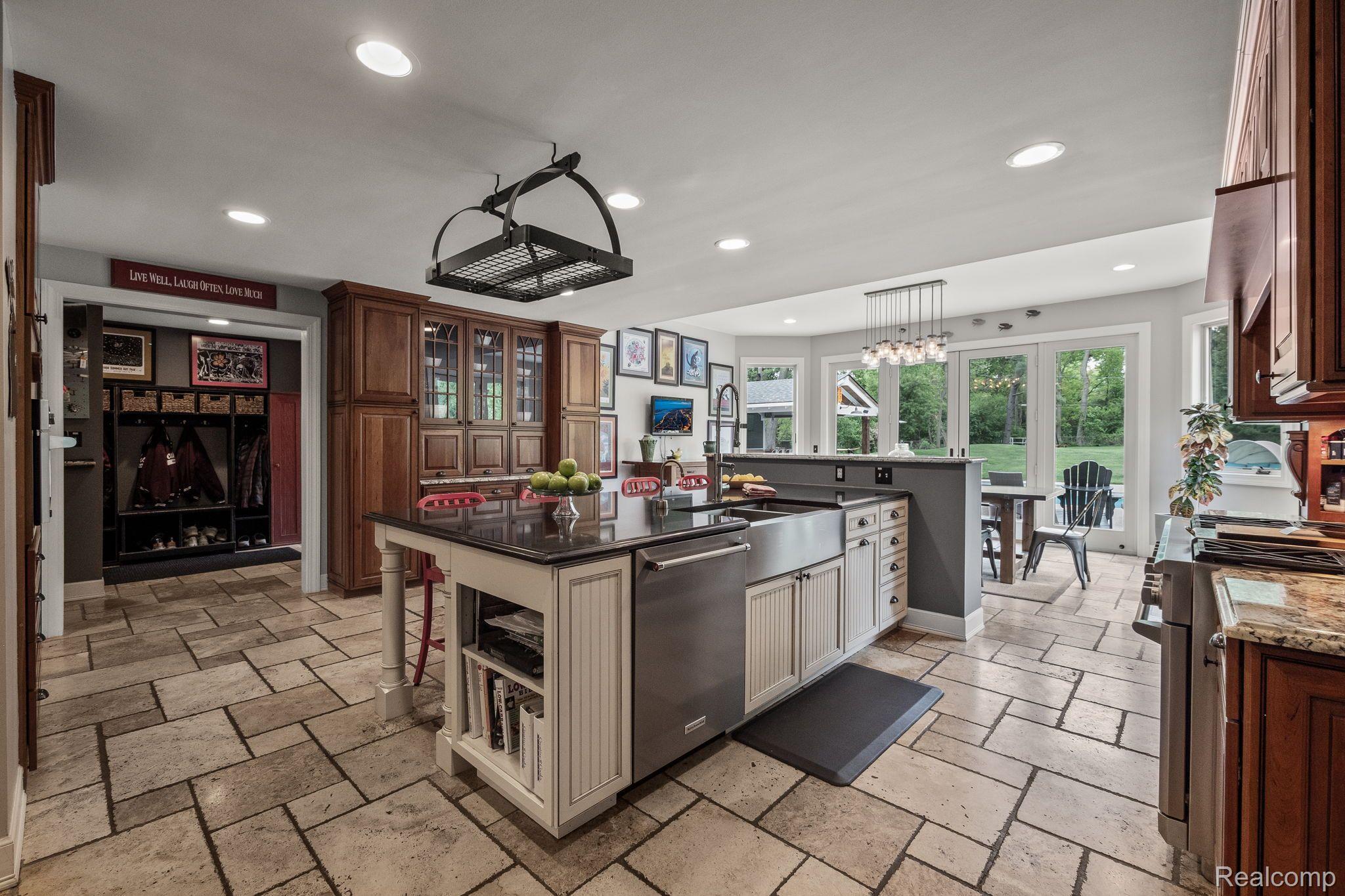 4906 CHARING CROSS Road