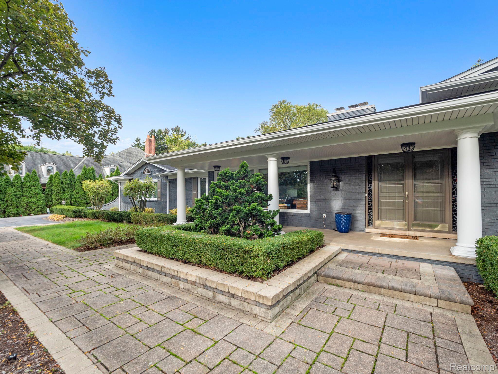 4906 CHARING CROSS Road