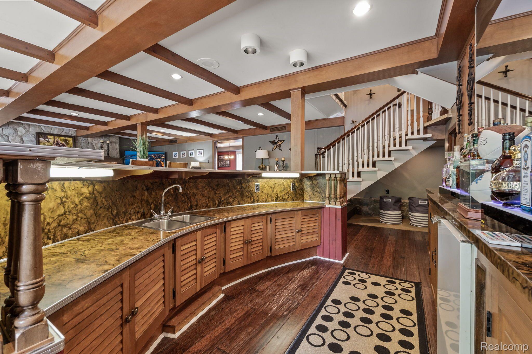 4906 CHARING CROSS Road