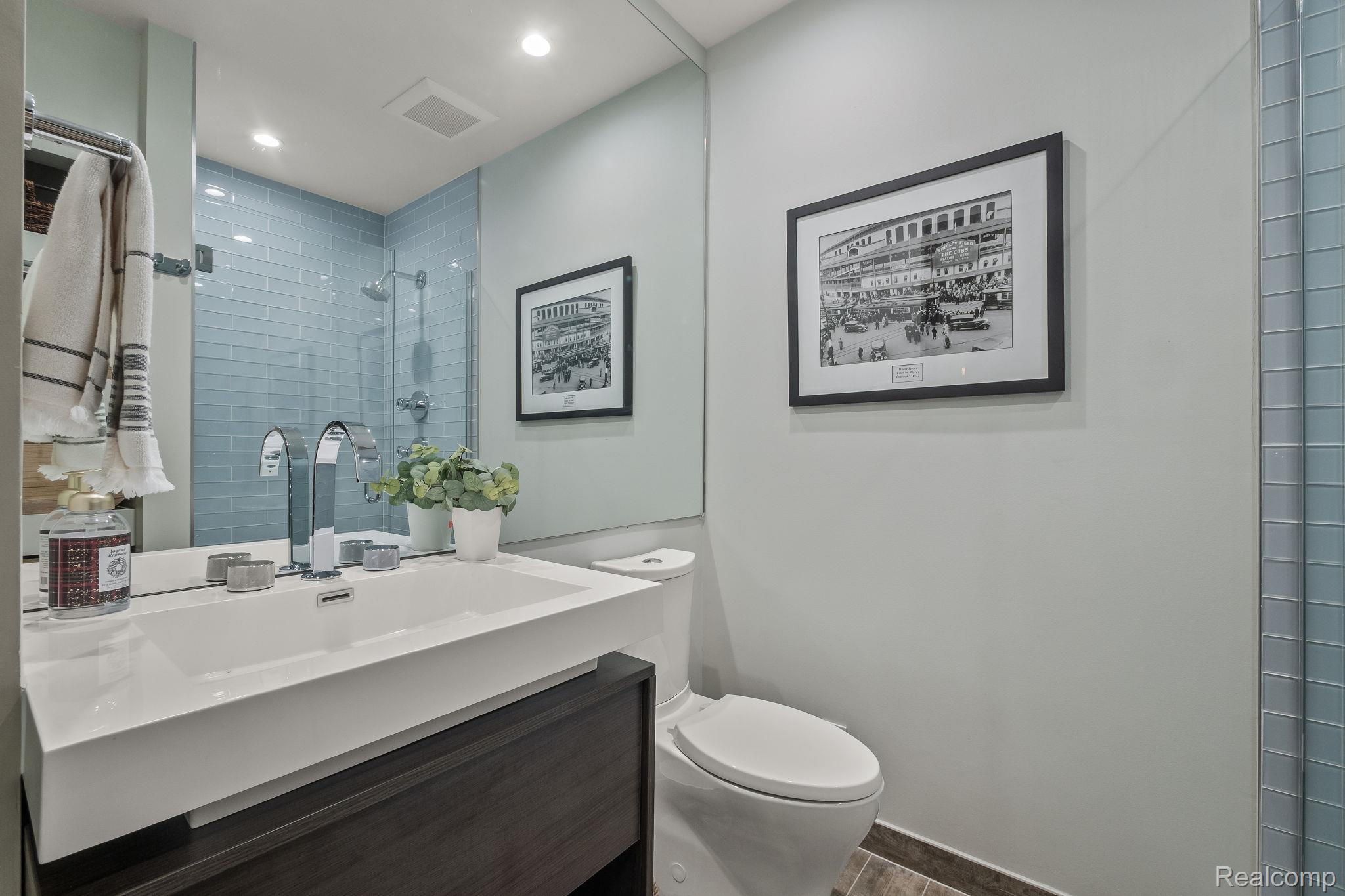 418 E 5th Street 2