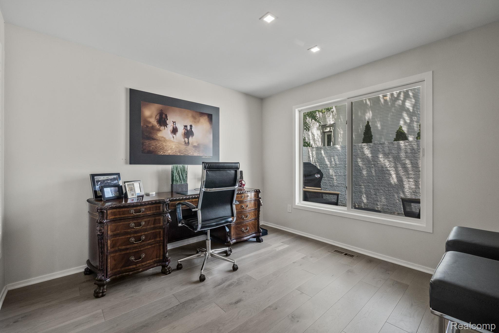 418 E 5th Street 2