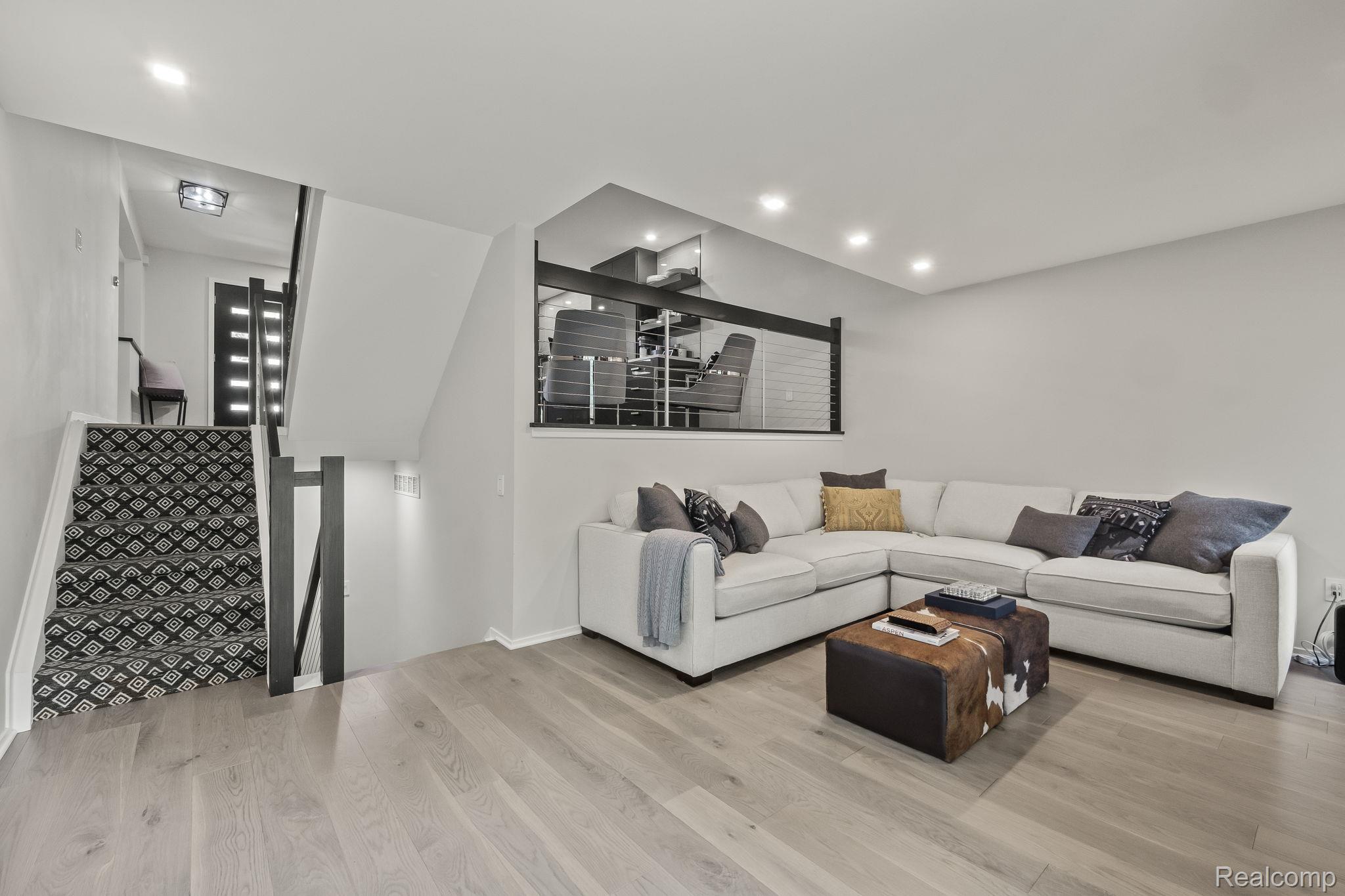 418 E 5th Street 2