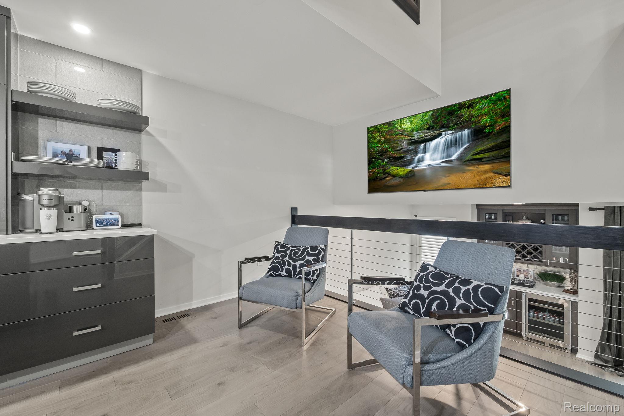 418 E 5th Street 2