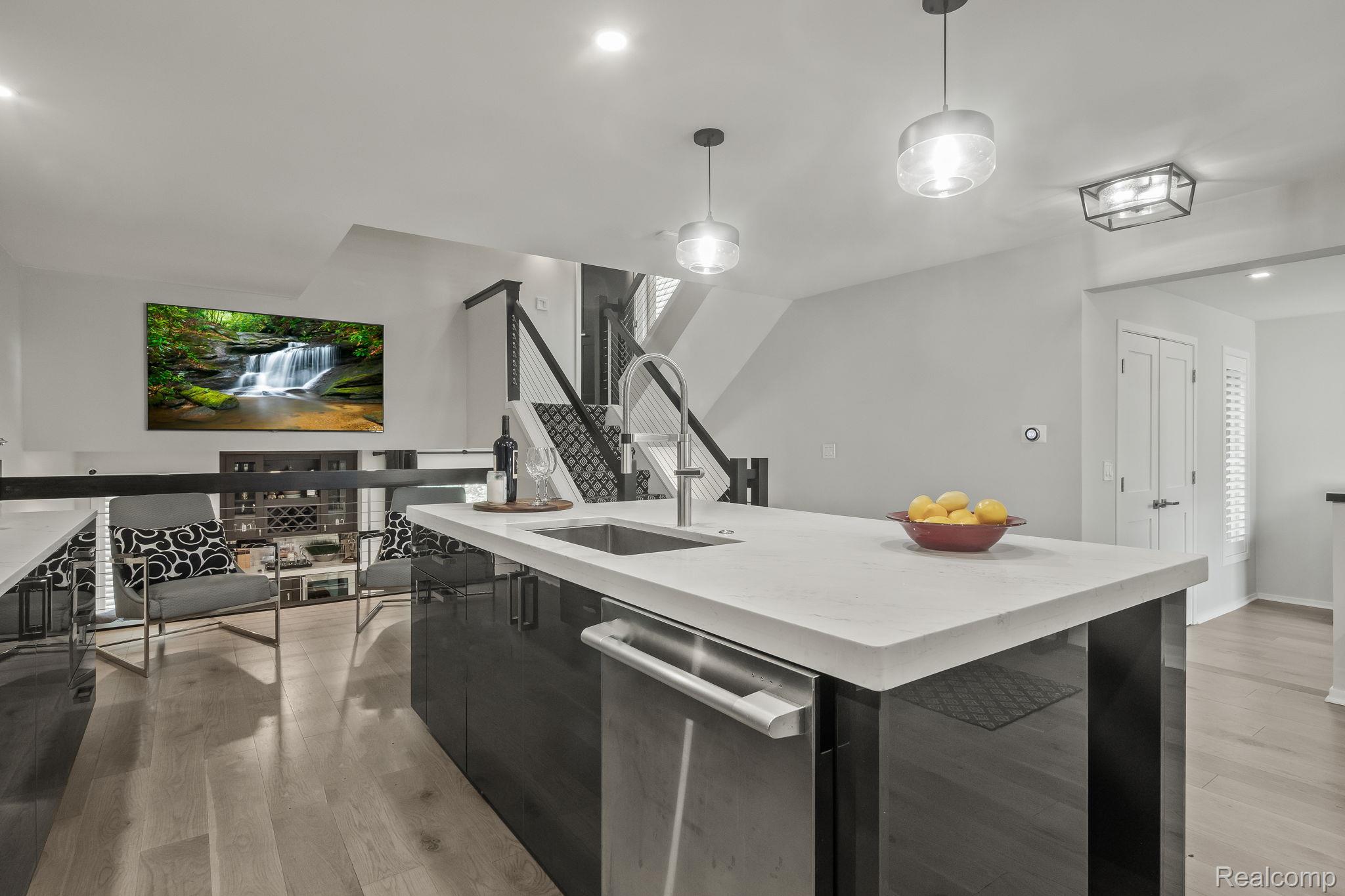 418 E 5th Street 2