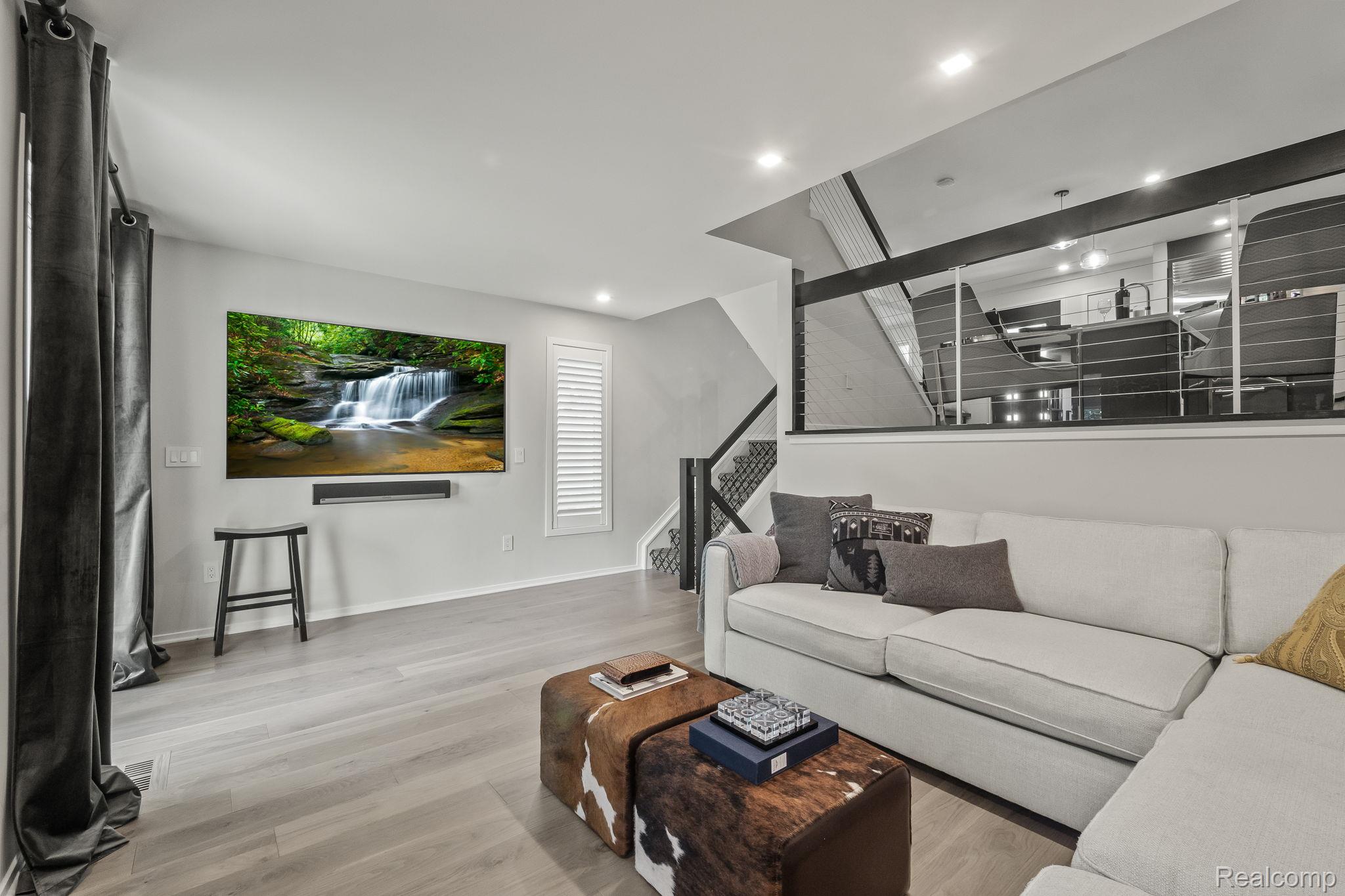 418 E 5th Street 2