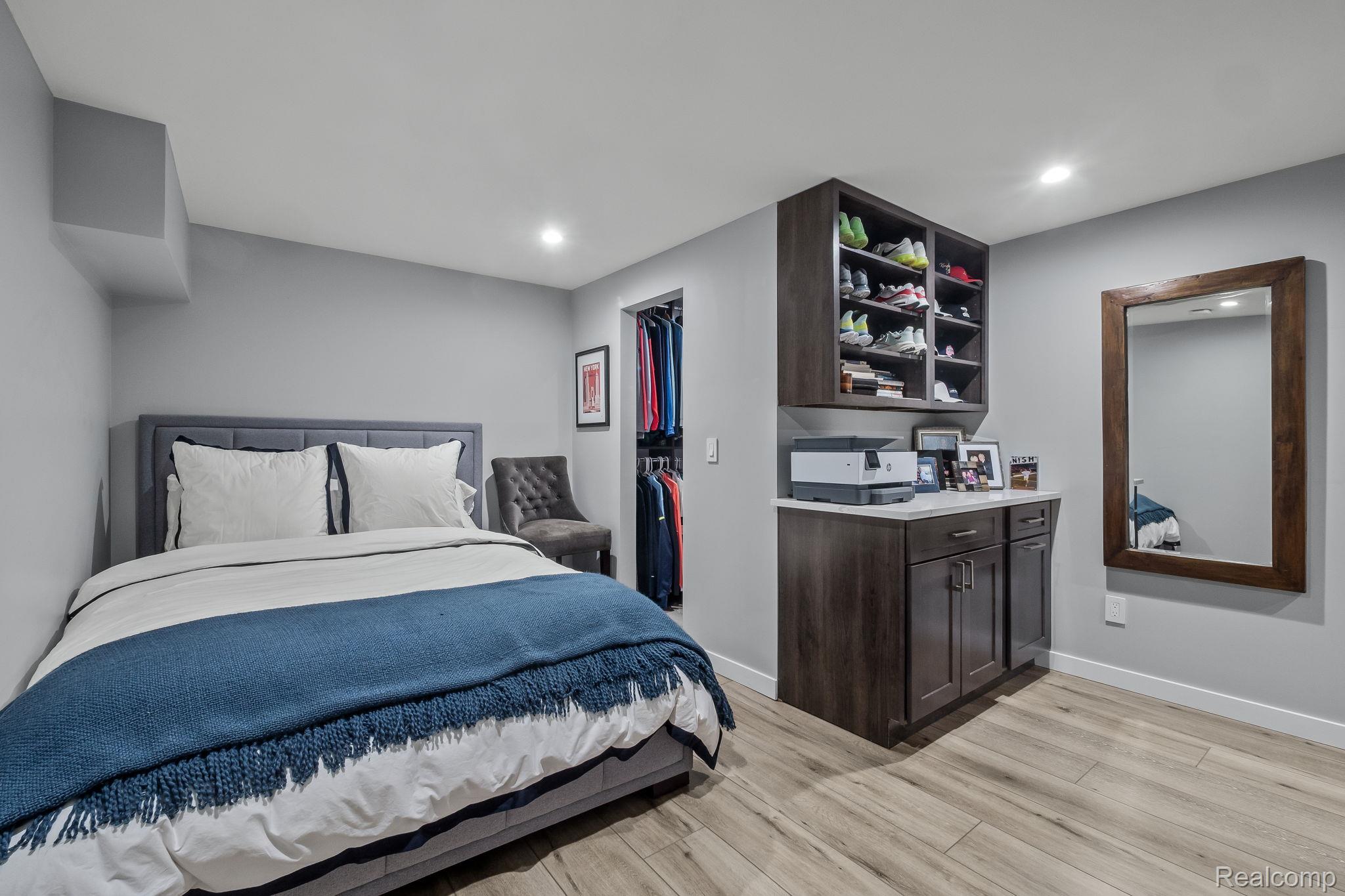 418 E 5th Street 2