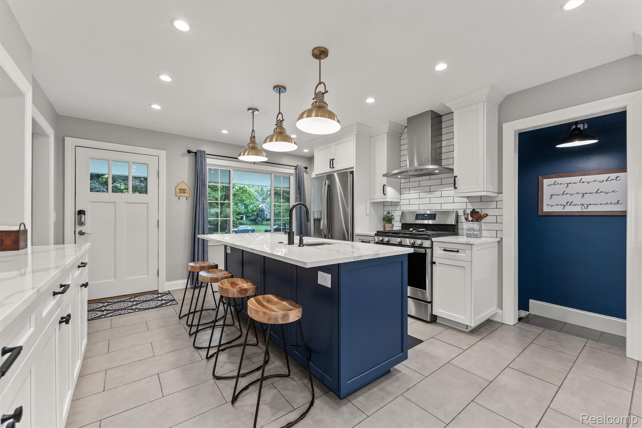 425 Mount Vernon Boulevard