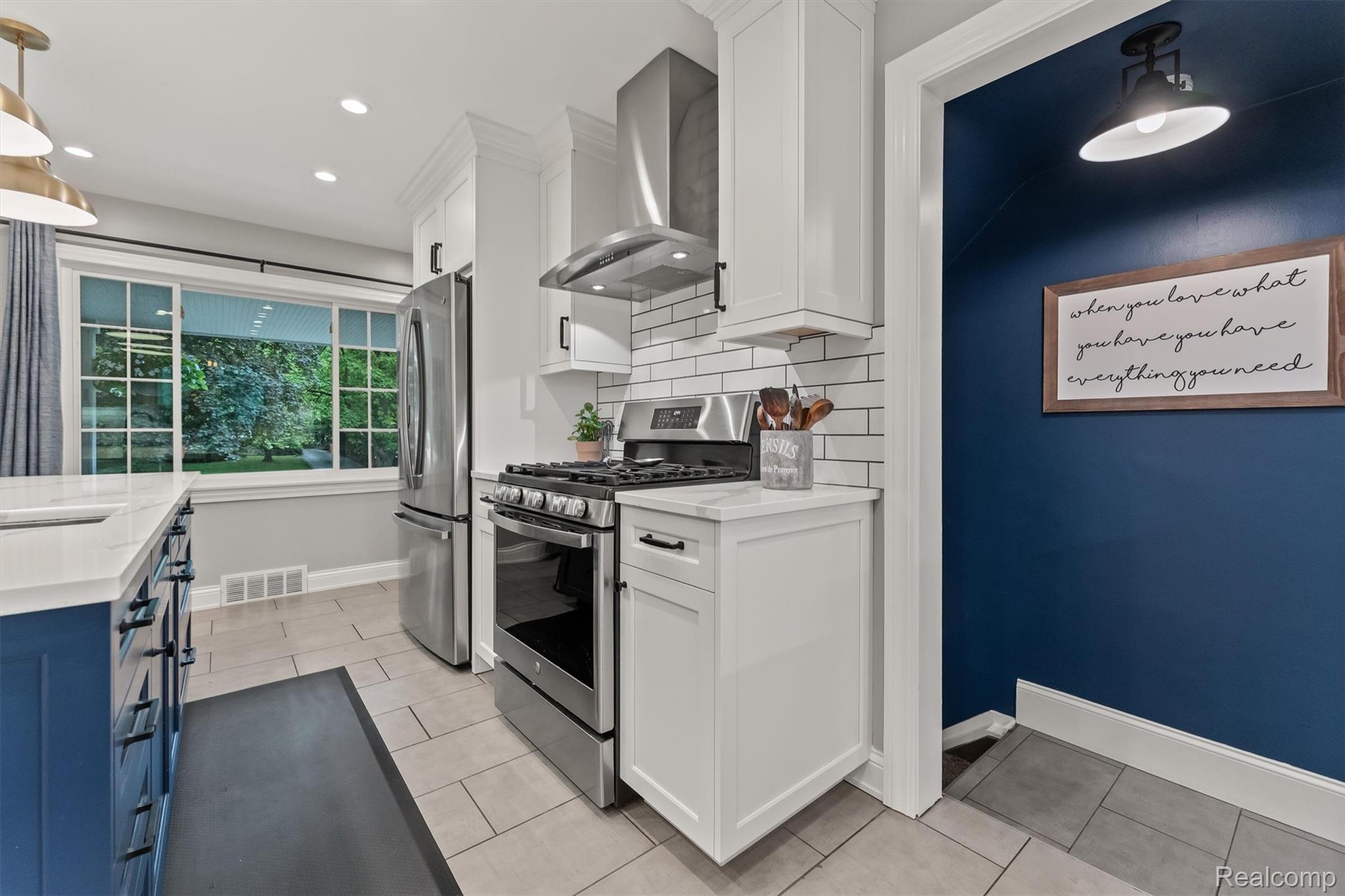 425 Mount Vernon Boulevard