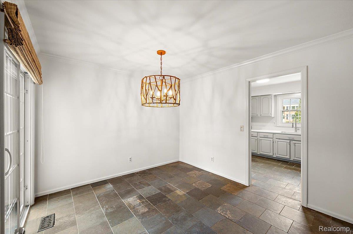 1000 Trailwood Path