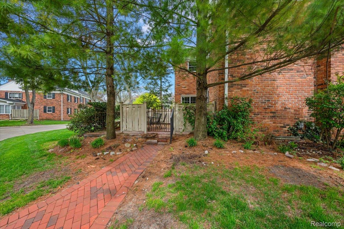 1000 Trailwood Path