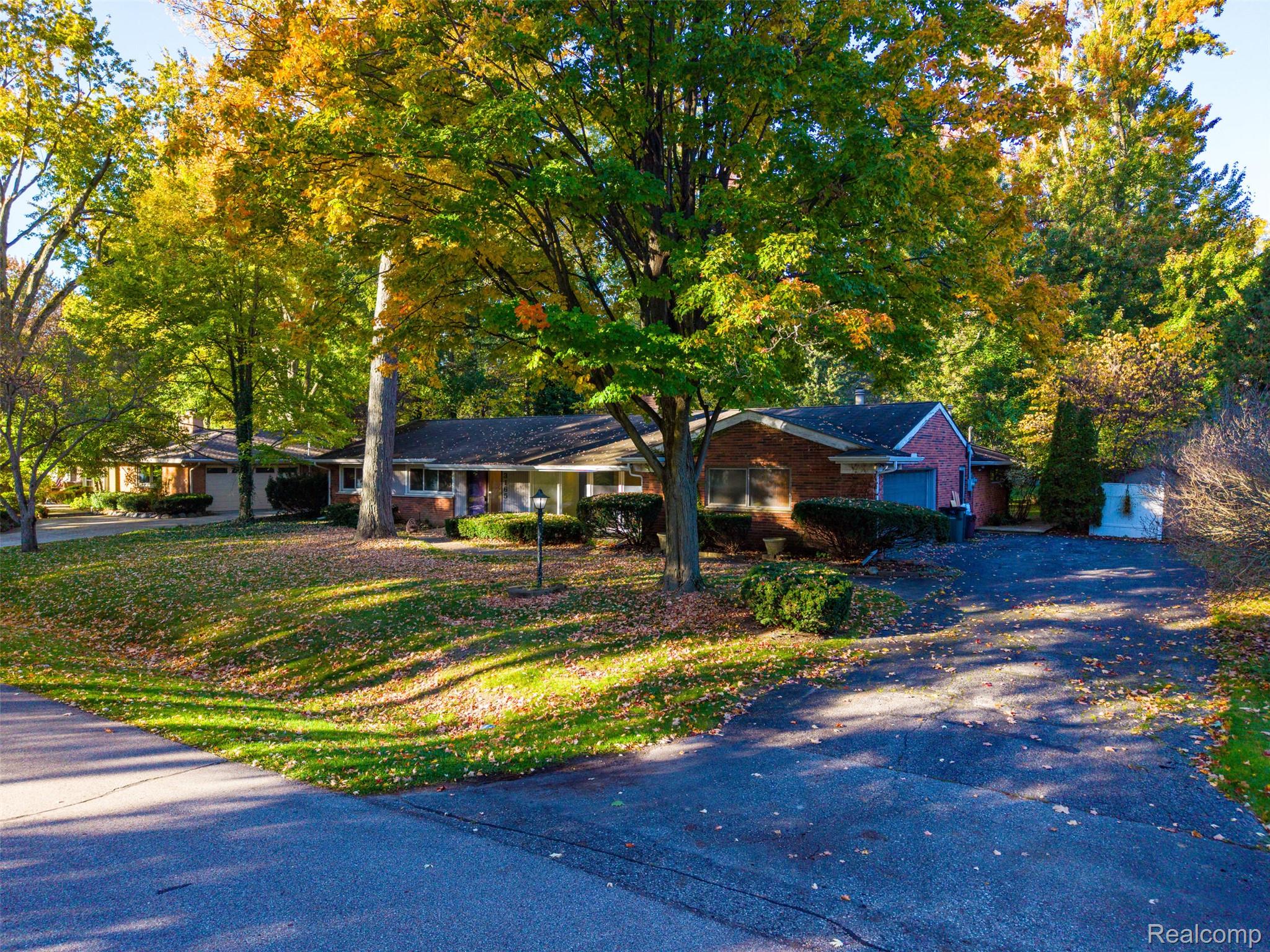 3165 Oakhill Drive