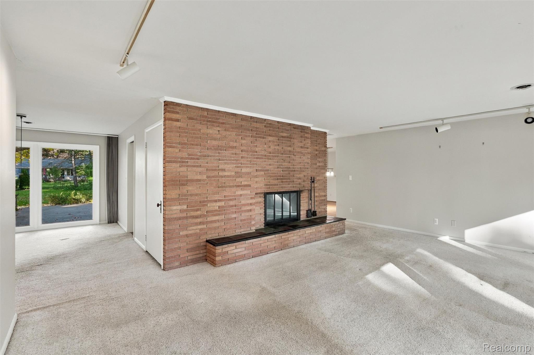 3165 Oakhill Drive