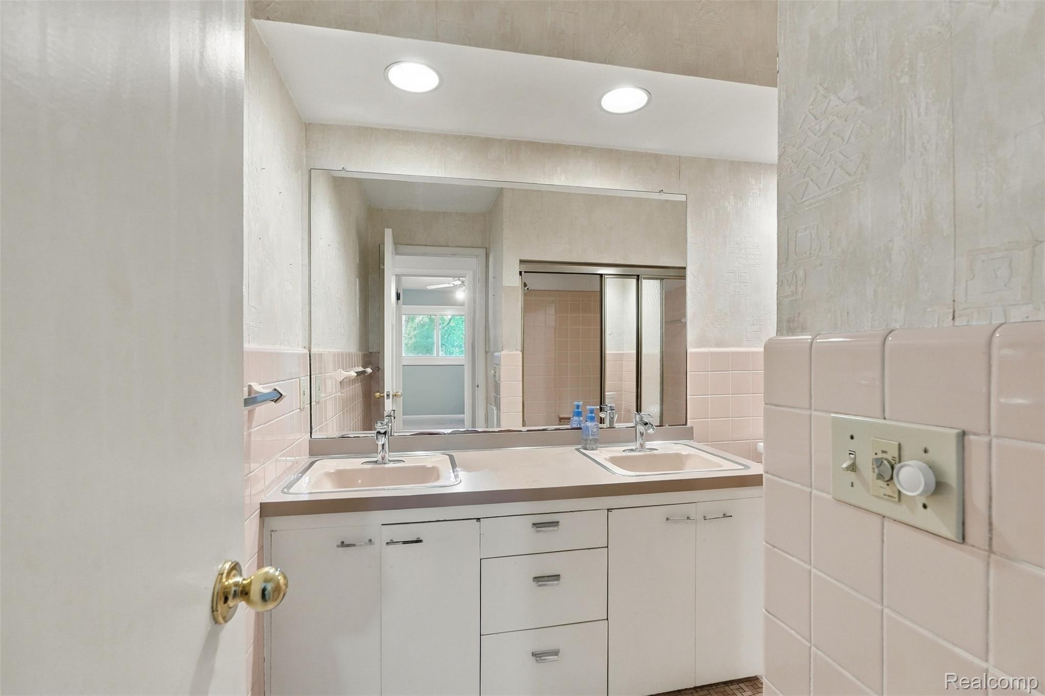 3165 Oakhill Drive