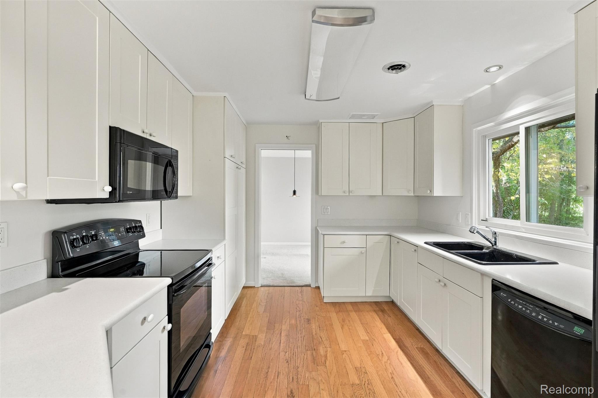 3165 Oakhill Drive
