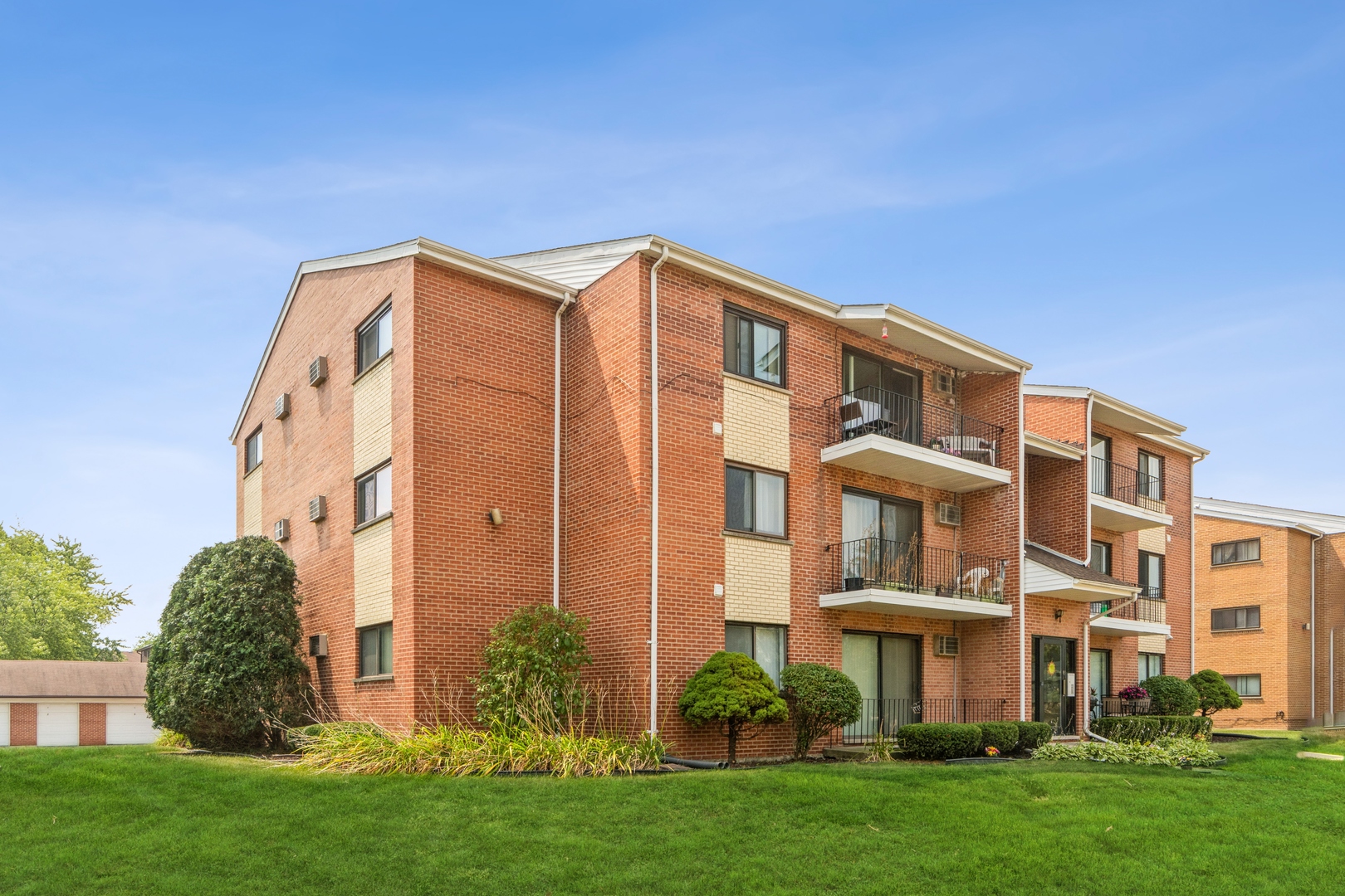 7305 W 157TH Street Unit: 2D