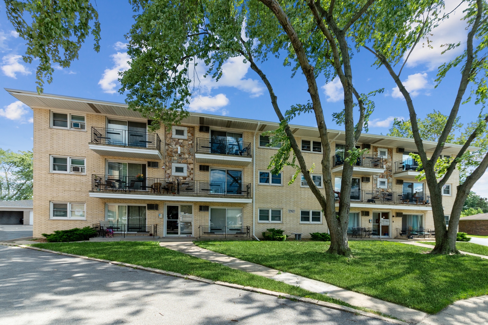 17421 70th Avenue Unit: 2W