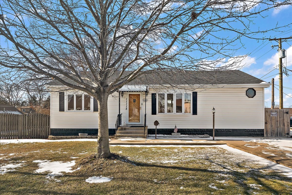 11118 S Natoma Avenue