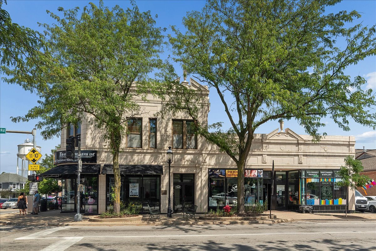 1952 Ridge Road Unit: 2N
