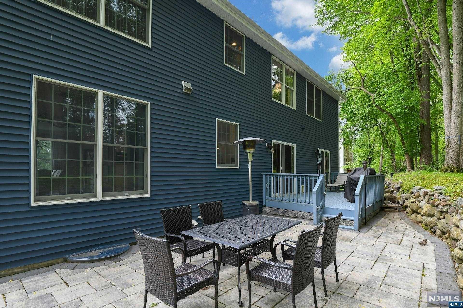 15 Woods Edge Road