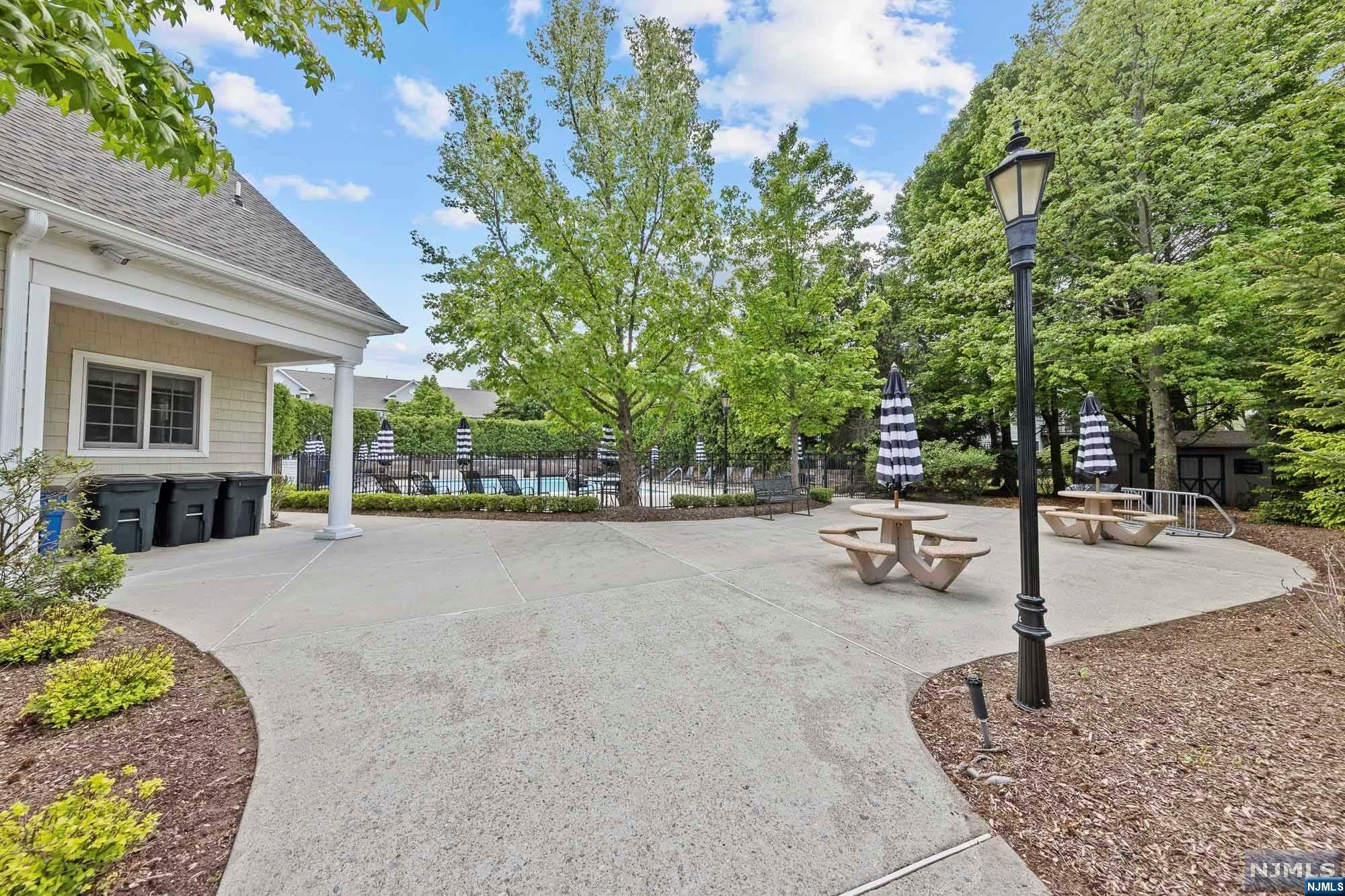 15 Woods Edge Road