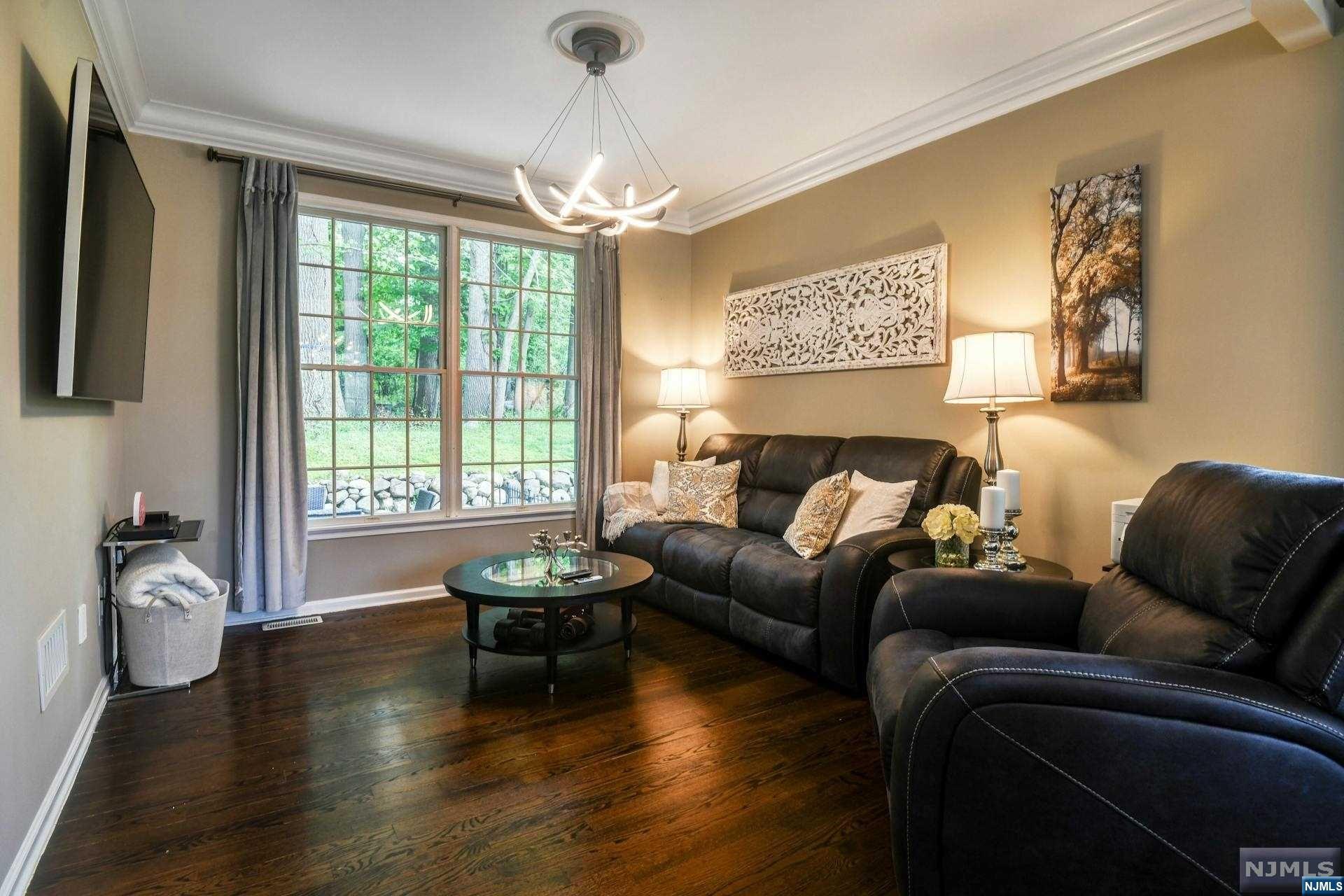 15 Woods Edge Road