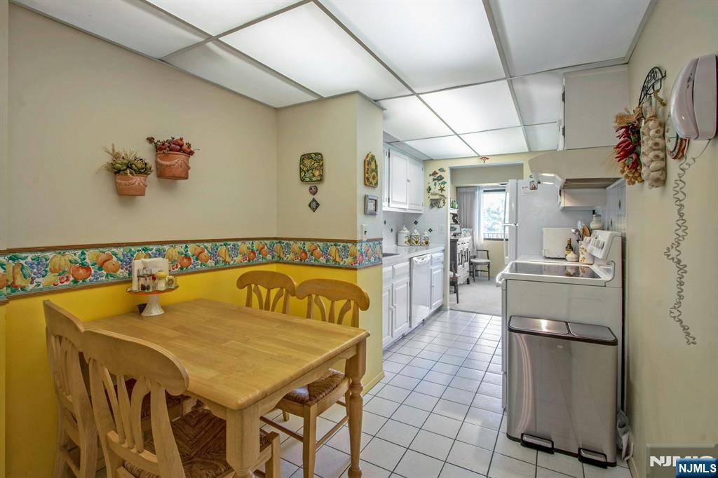 521 S Piermont Avenue 526