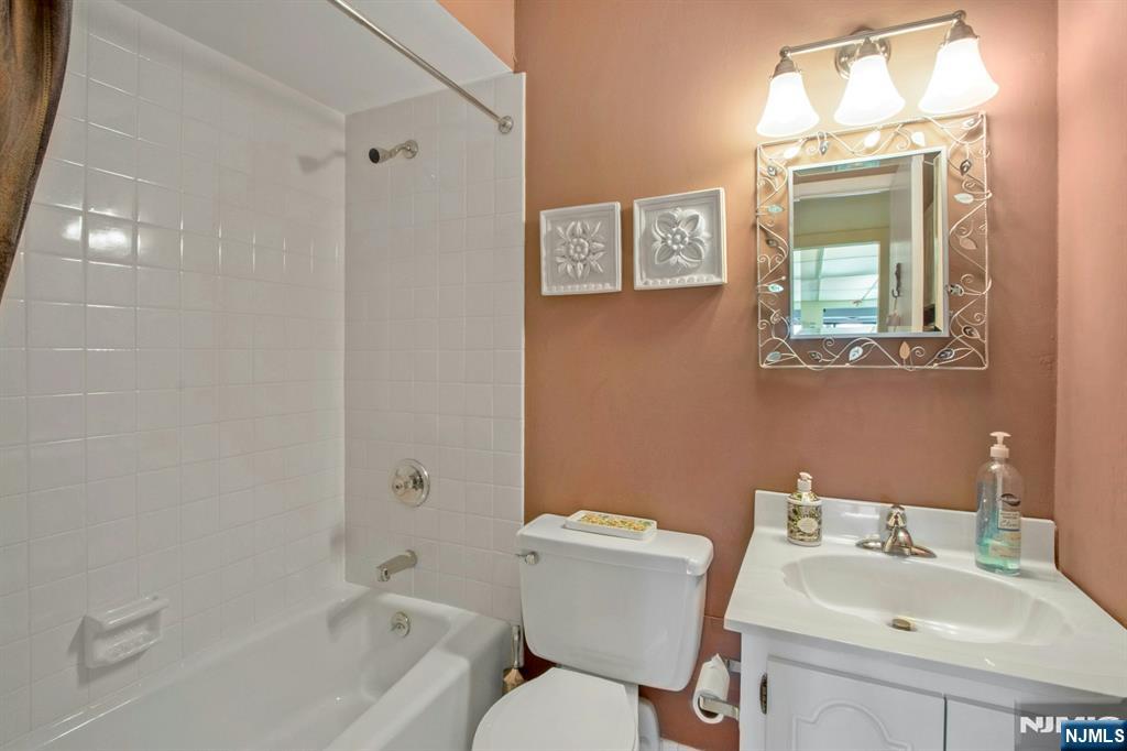 521 S Piermont Avenue 526