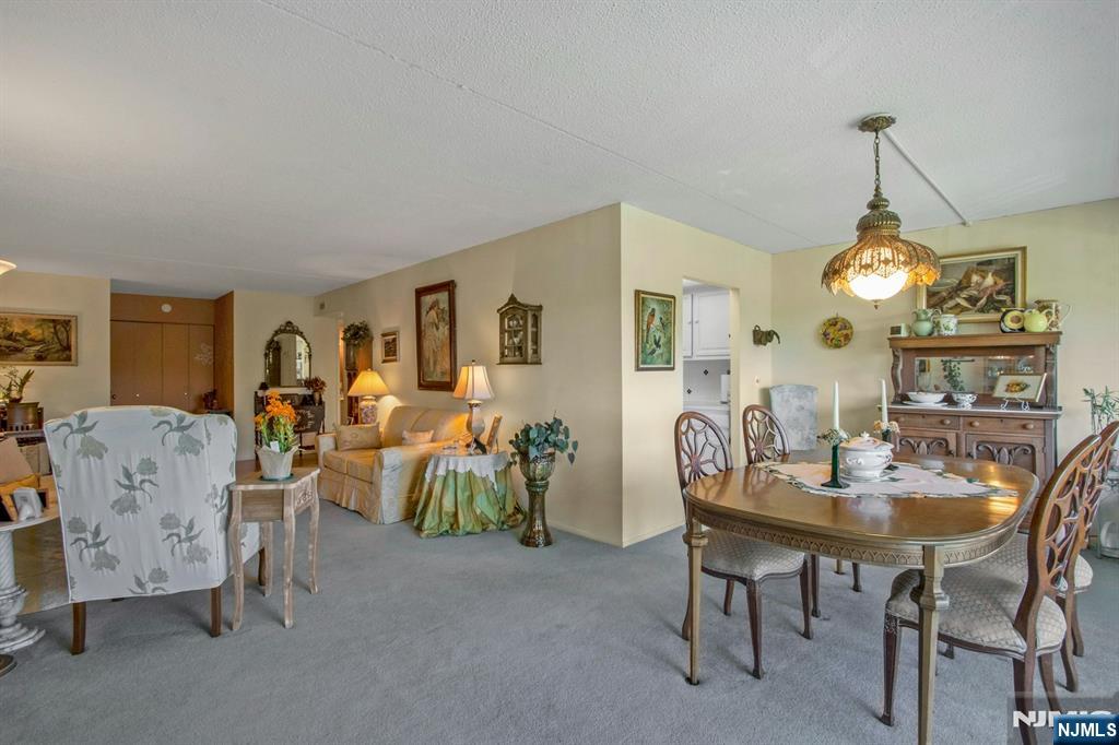 521 S Piermont Avenue 526