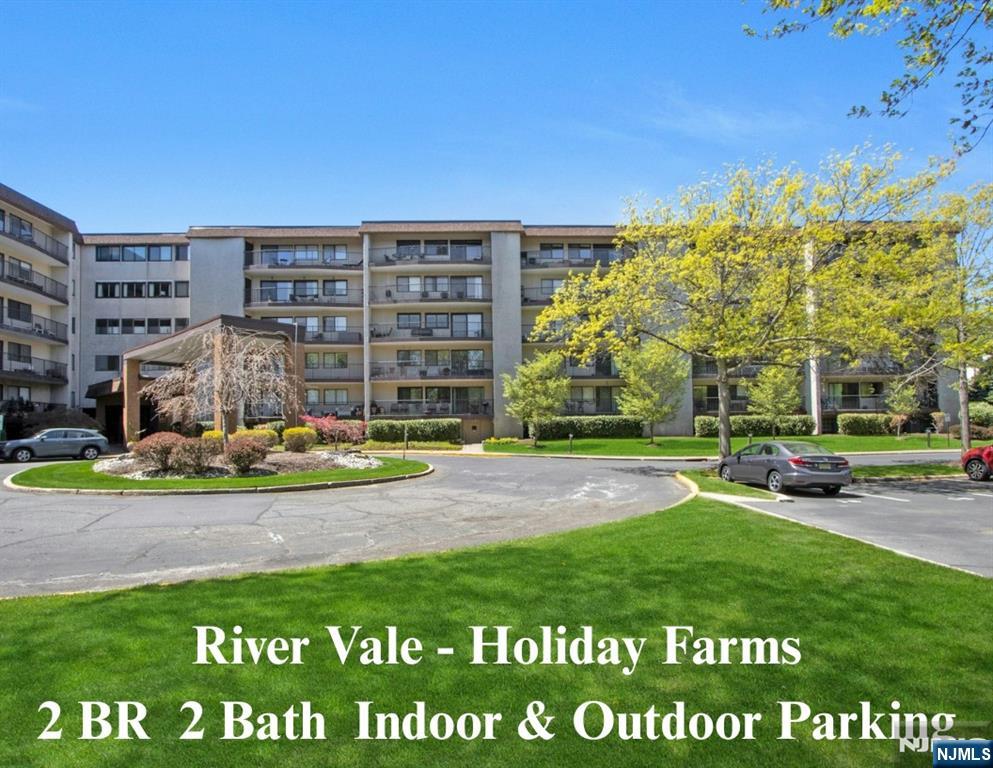 521 S Piermont Avenue 526