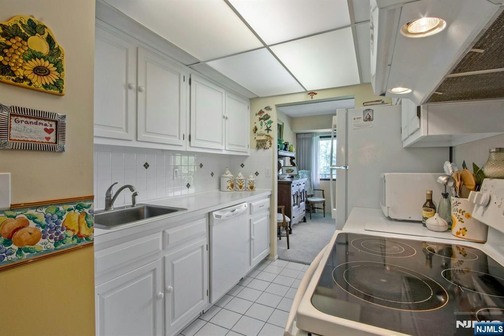521 S Piermont Avenue 526