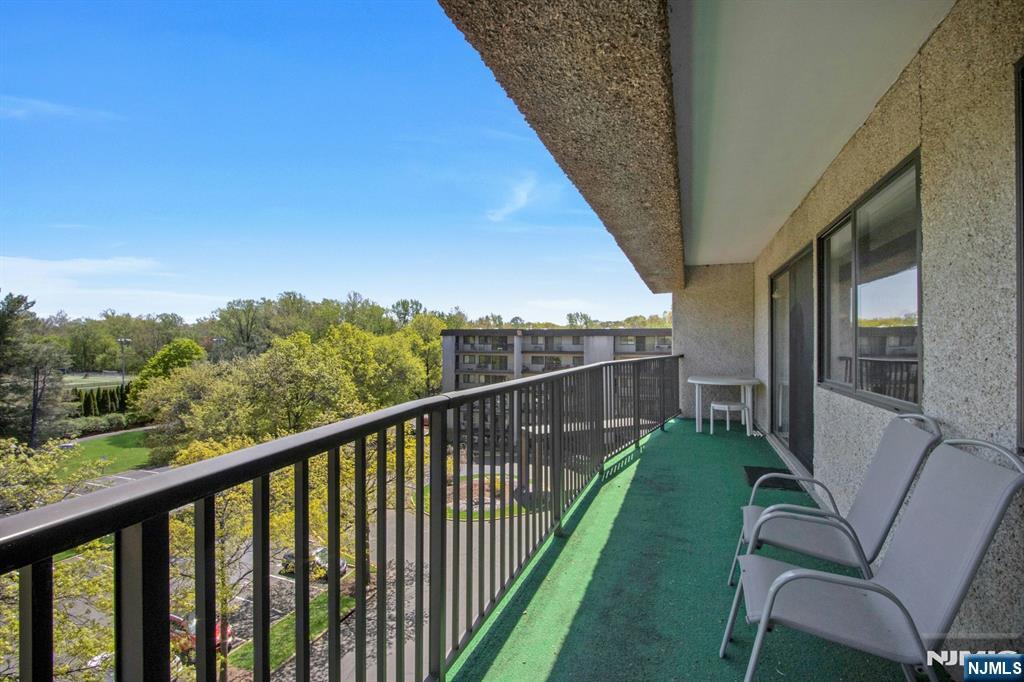 521 S Piermont Avenue 526