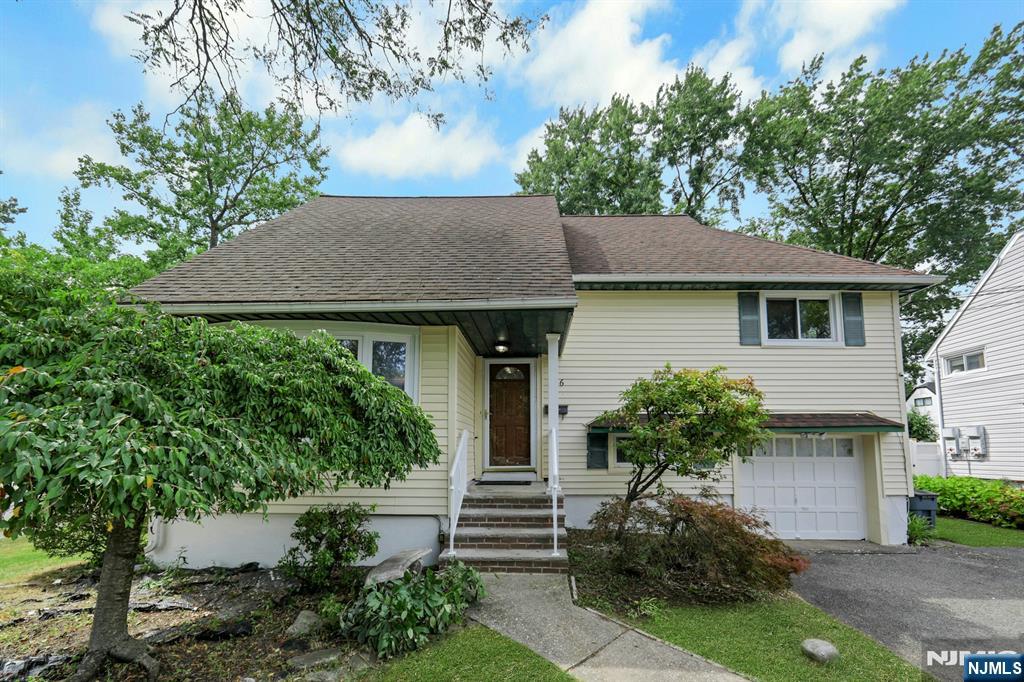 556 Sandra Place