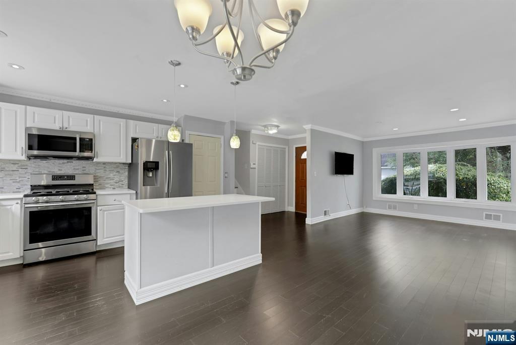 556 Sandra Place