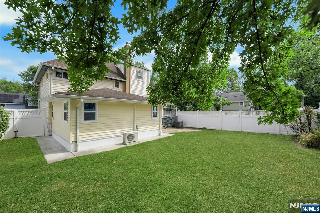 556 Sandra Place