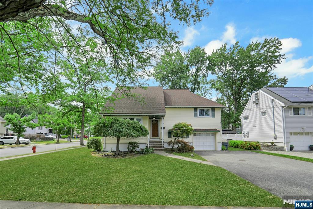 556 Sandra Place