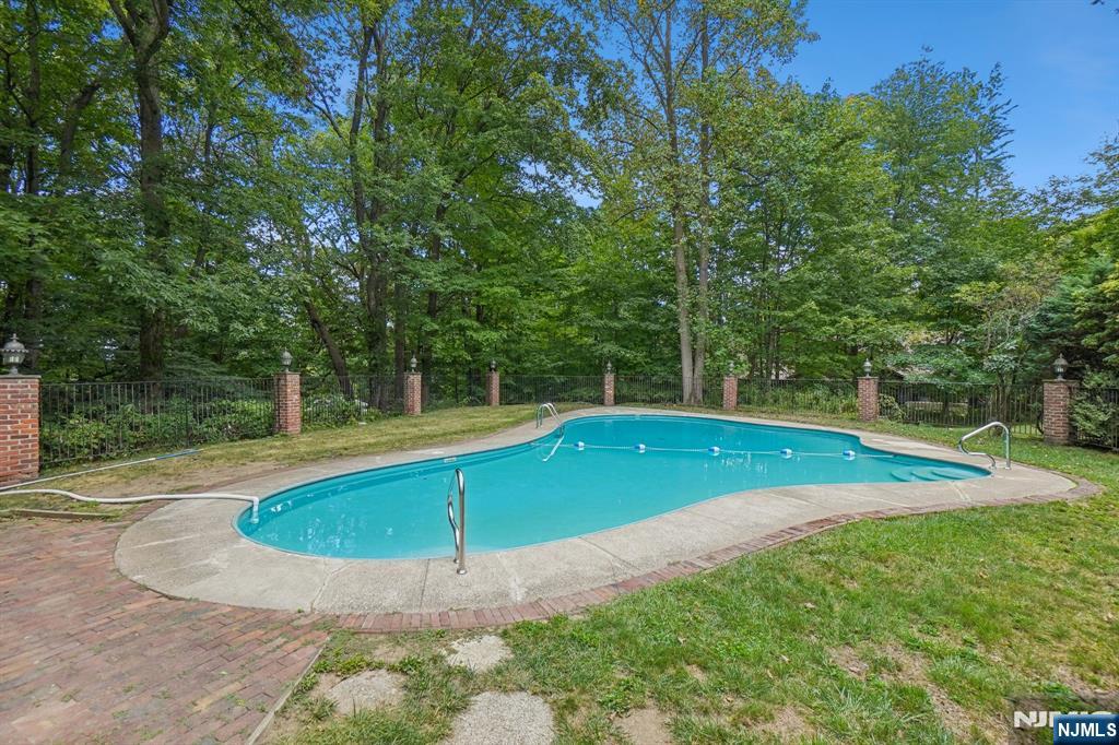 5 Powderhorn Drive