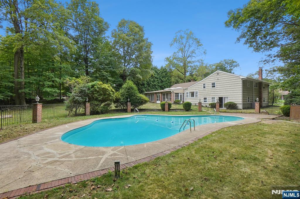 5 Powderhorn Drive