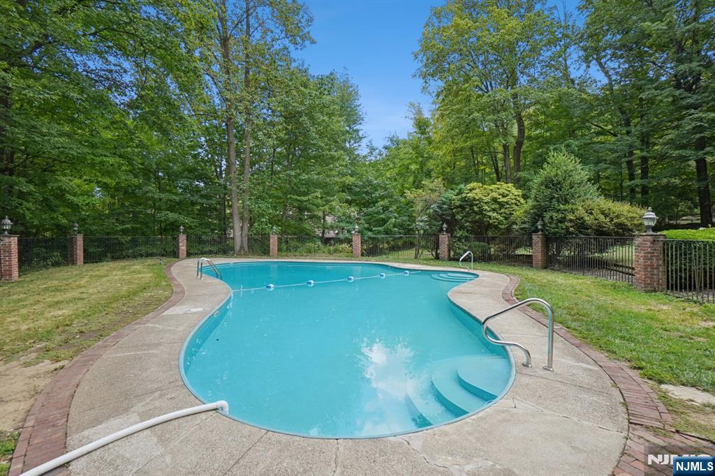 5 Powderhorn Drive